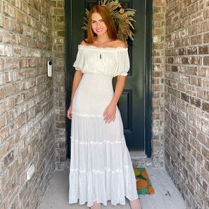White Mable Maxi Dress!🤍